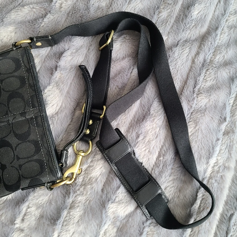 ❌️SOLD❌️ Coach Signature Crossbody Bag - Black - Picture 10 of 10